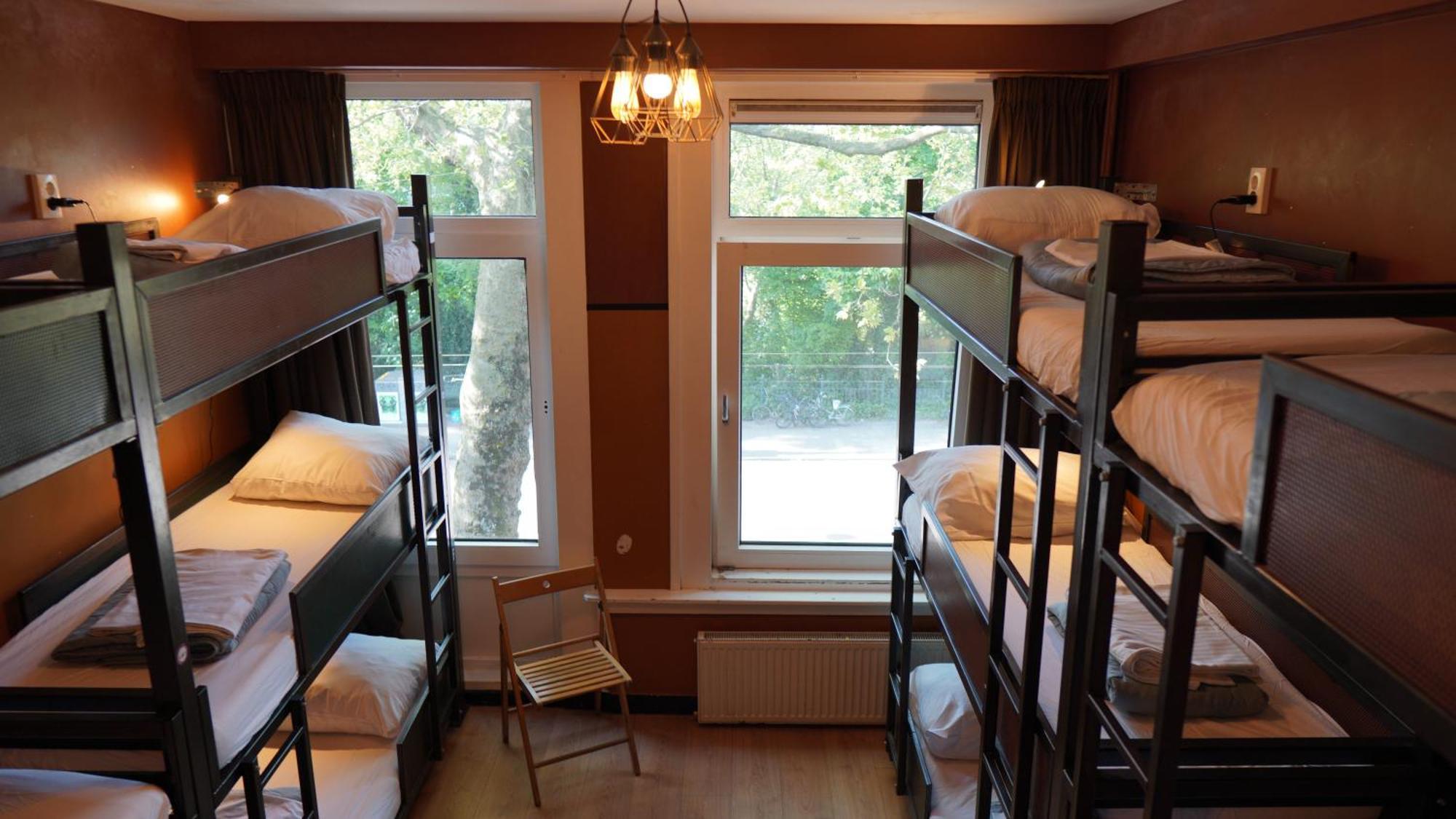 Bed 12-Bed Mixed Dormitory Room