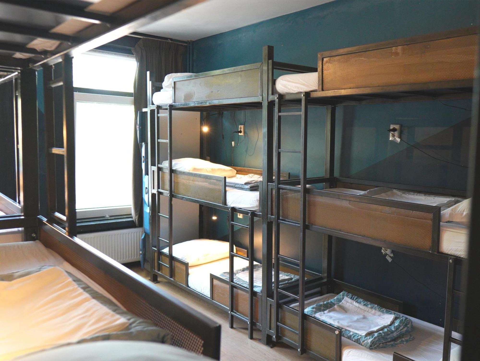 Bed 12-Bed Mixed Dormitory Room